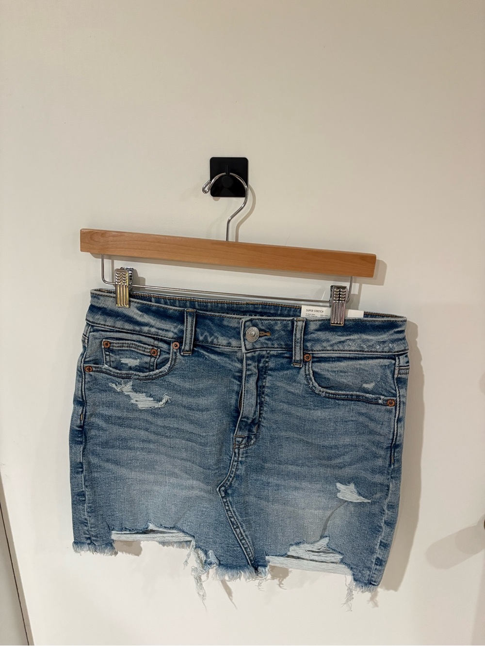 American Eagle Outfitters Light Blue Distressed Denim Mini Skirt - Picture 2 of 3